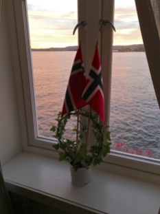 Another peaceful view, this one is adorned with the requisite Norwegian flags and a living ivy wreath. Such wreaths seems to be a popular window dressing in many Norwegian homes. I got one myself recently, but I haven't figured out how to keep the spider mites off of it.